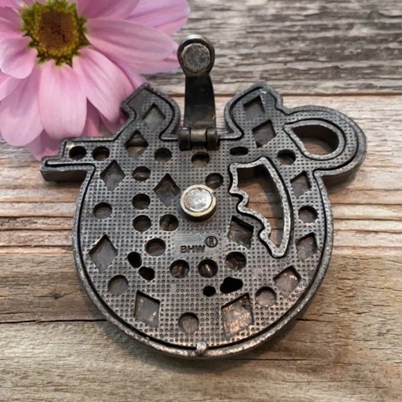 BHW Cowgirl Pendant - Picture 3 of 6